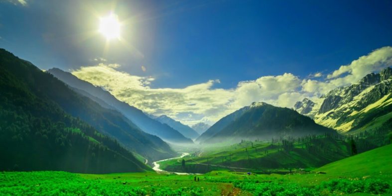 The-beautiful-mountain-view-of-a-valley-near-Sonamarg-in-Kashmir-OG-SS23052017